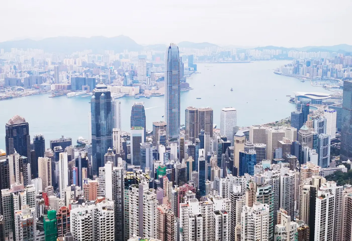 從太平山頂俯瞰香港島與維多利亞港